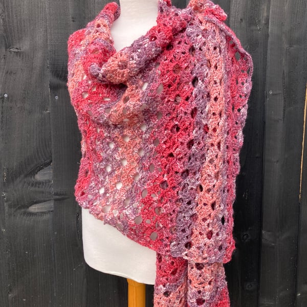 Frothy Waves Berries Lace Wrap 