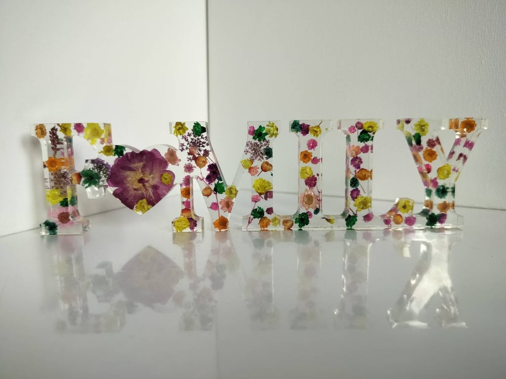 Resin Poured FAMILY Sign