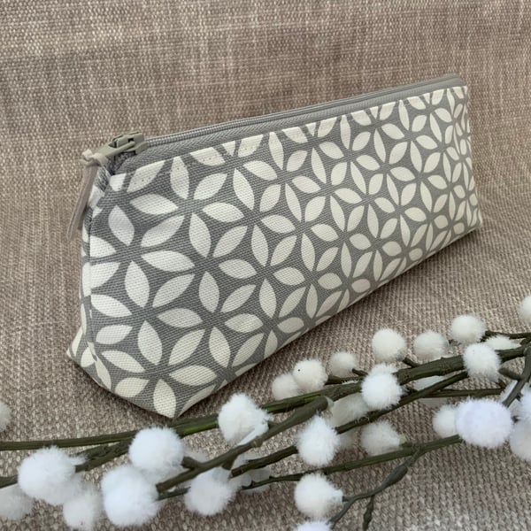 Pencil Case, Brush Case, Cosmetic Bag, Zipped Purse, Geometric