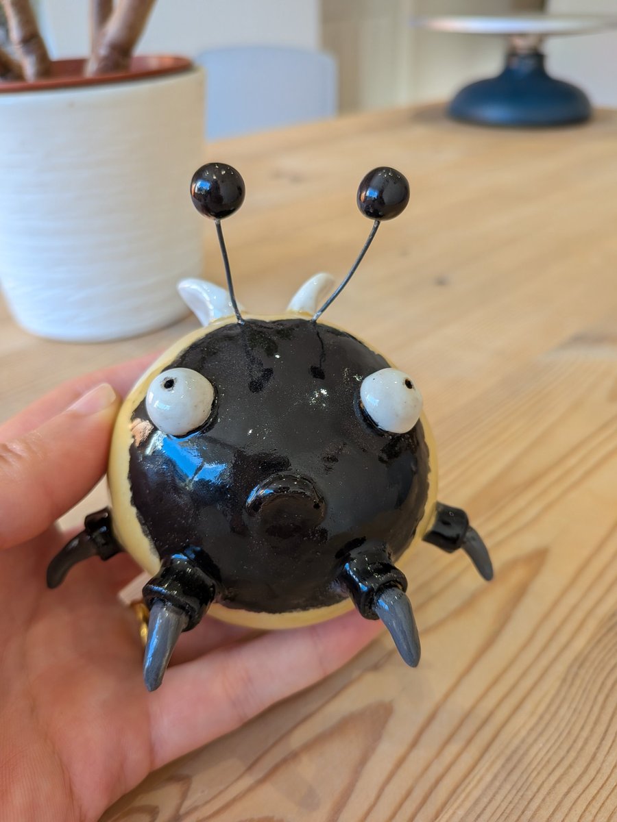 Ceramic bee - Billie Jean Sting 