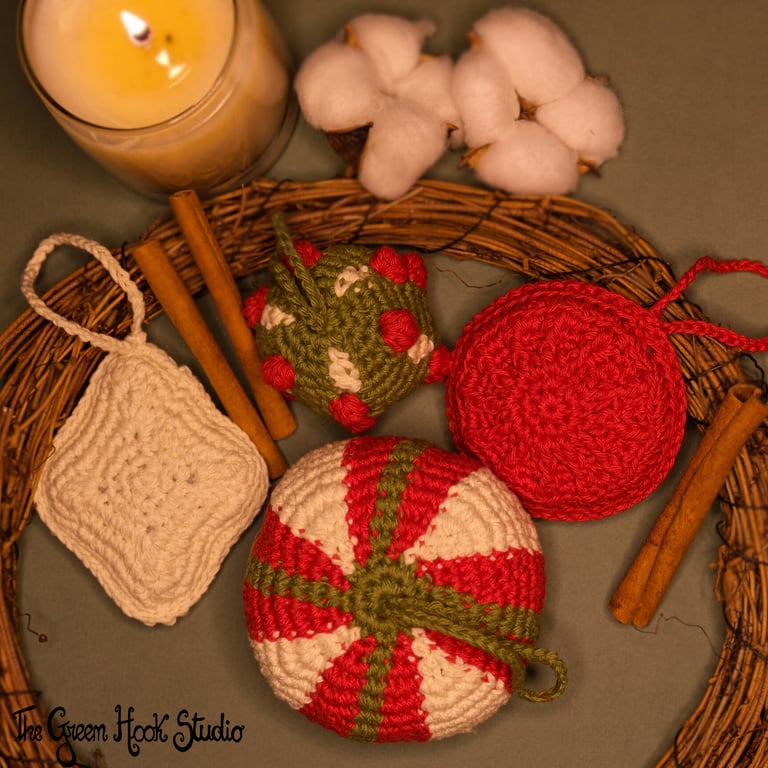Crochet Pattern - Noel Christmas Baubles, Mindful crafting, UK and US terms