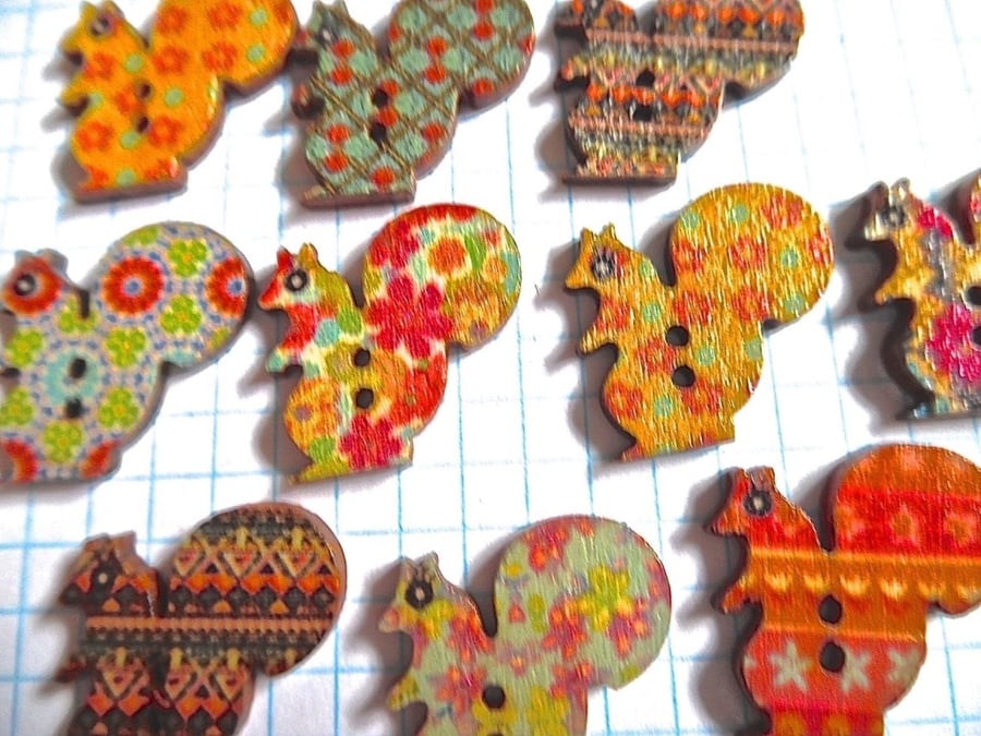 10 x Squirrel  Shape Wood Patterned Buttons  2 holes