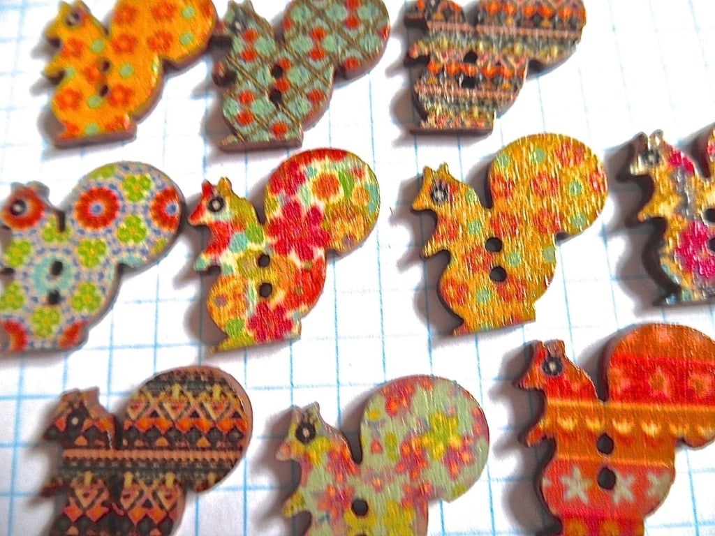 10 x Squirrel  Shape Wood Patterned Buttons  2 holes