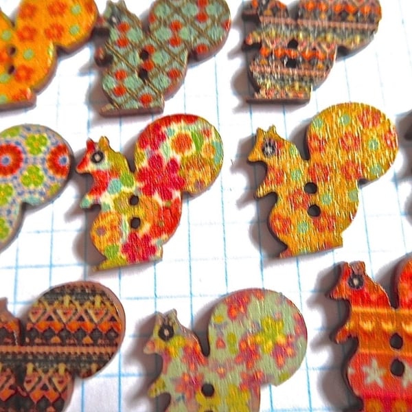 10 x Squirrel  Shape Wood Patterned Buttons  2 holes