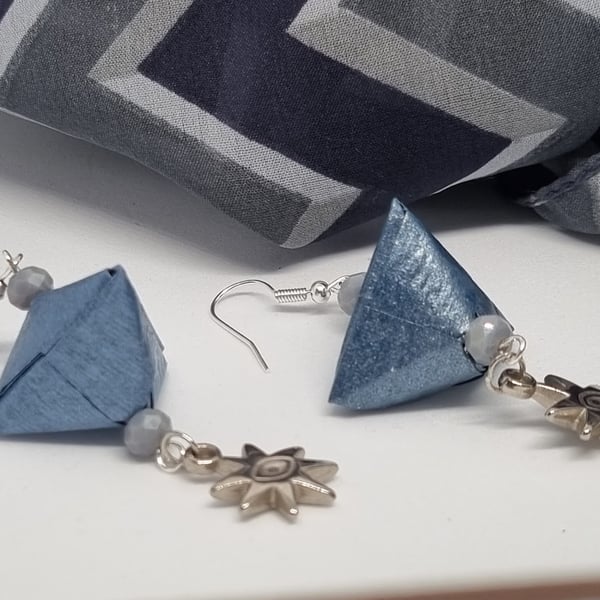 Origami earrings: dark blue shoyu paper, charms and small beads 