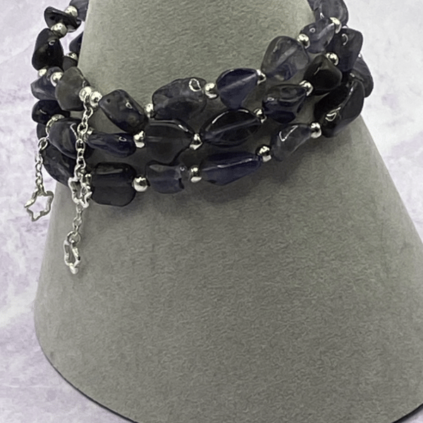 Set of 3 stretchy bracelets with iolite nuggets and silver plated spacers 