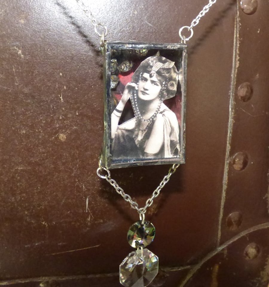 Lily diorama necklace actress 3D shadow box vintage 