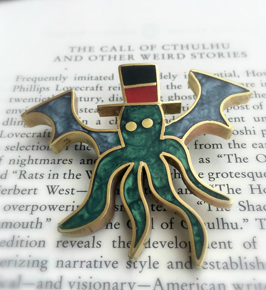 The call of the Cthulhu. A brooch made in resin and metal HALF PRICE