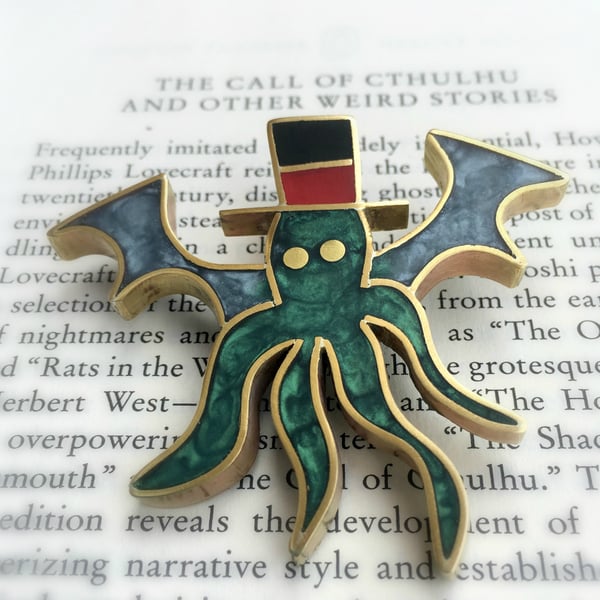 The call of the Cthulhu. A brooch made in resin and metal HALF PRICE