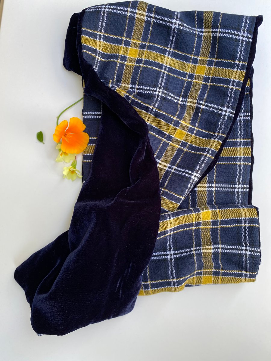Warm, soft tartan scarf with a velvet lining