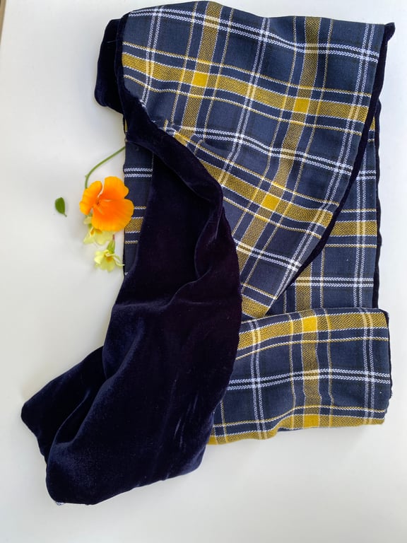 Warm, soft tartan scarf with a velvet lining