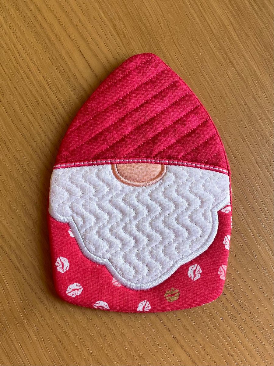 Valentine gnome mug rug
