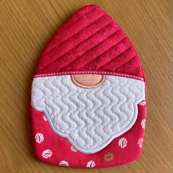 Valentine gnome mug rug