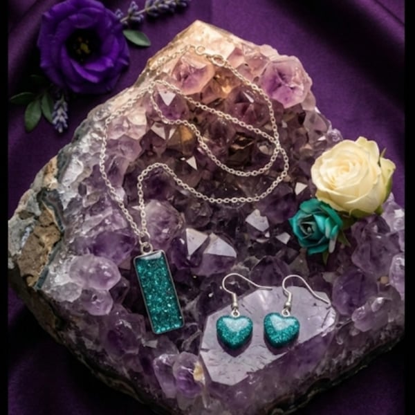 Turquoise Blue Resin Pendant Necklace & Heart Earrings Set