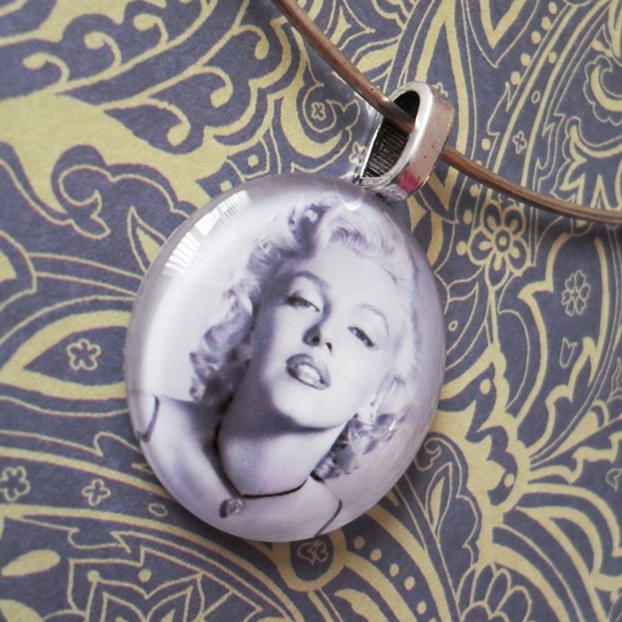 OhMonroe vintage retro Marilyn Monroe glamorous glass pendant choker