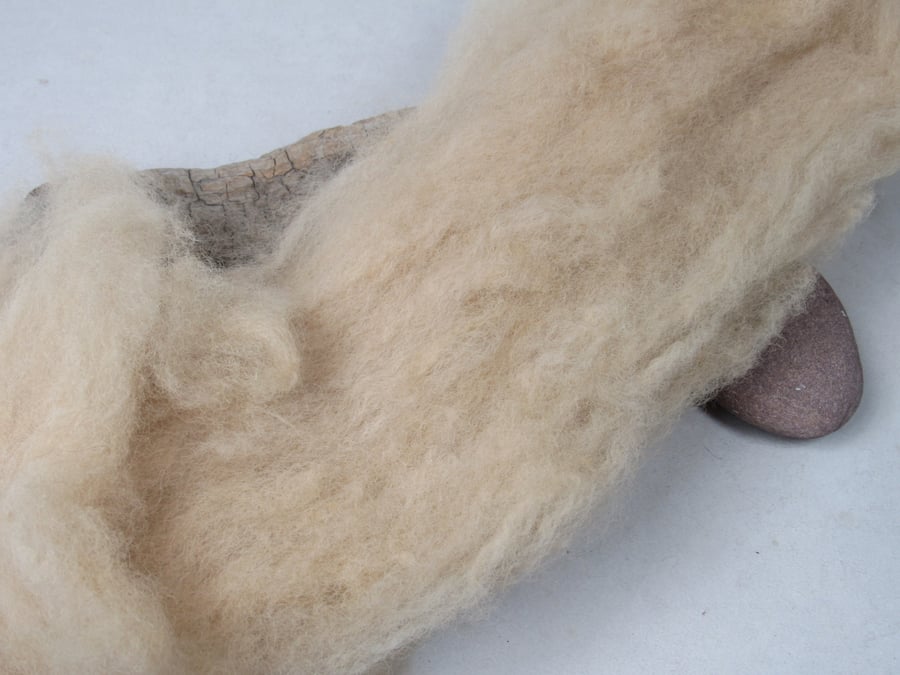 10g Naturally Dyed Pale Brown Llanwenog Felting Wool