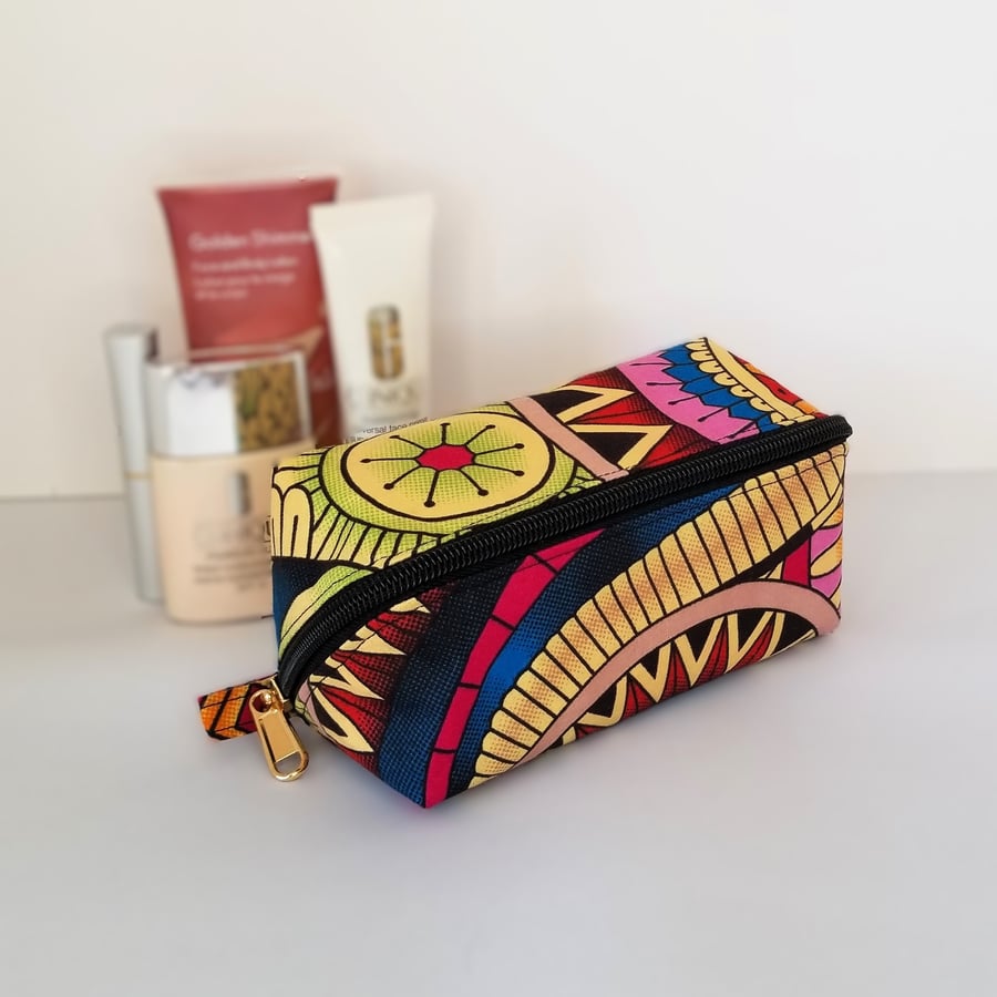 Pouch that opens to a tray. For Makeup, Pens & Pencils or more. Small Size