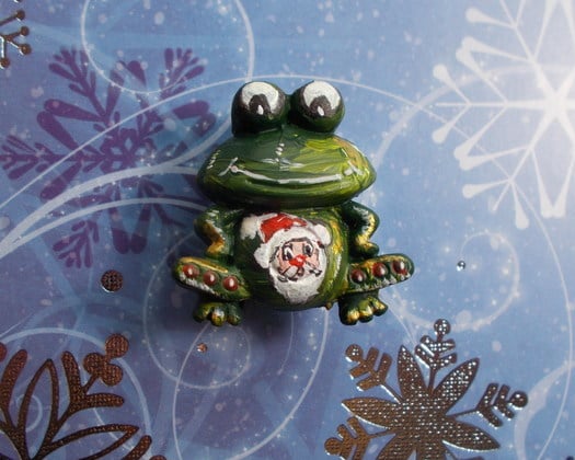 FATHER CHRISTMAS FROG BROOCH Festive Fun Santa Lapel Pin HANDMADE HAND PAINTED