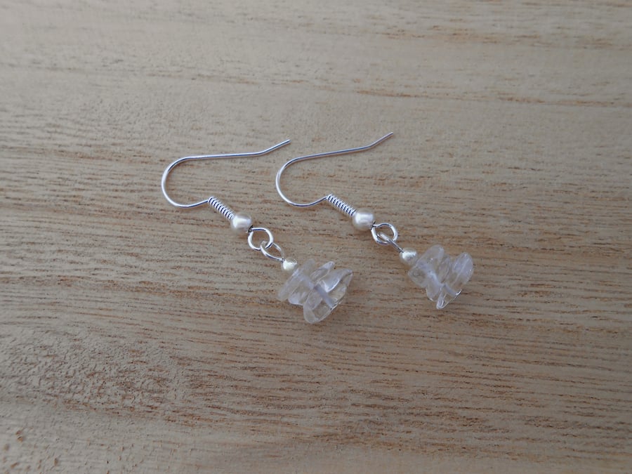 Dainty clear quartz earrings with a silver plated finish. Ref 283