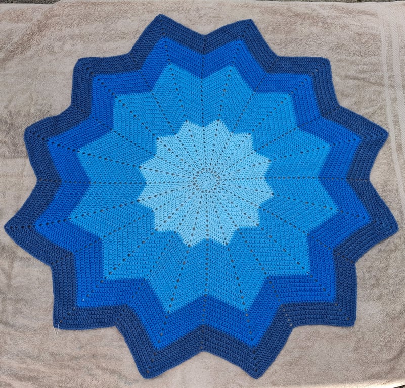 Handmade Crochet Blue Starburst Blanket – Ombre Blue 12 Point Star Throw – 98cm