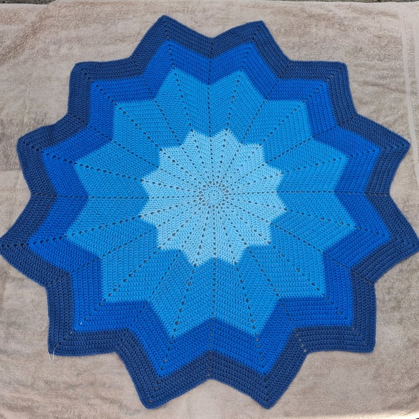 Handmade Crochet Blue Starburst Blanket – Ombre Blue 12 Point Star Throw – 98cm
