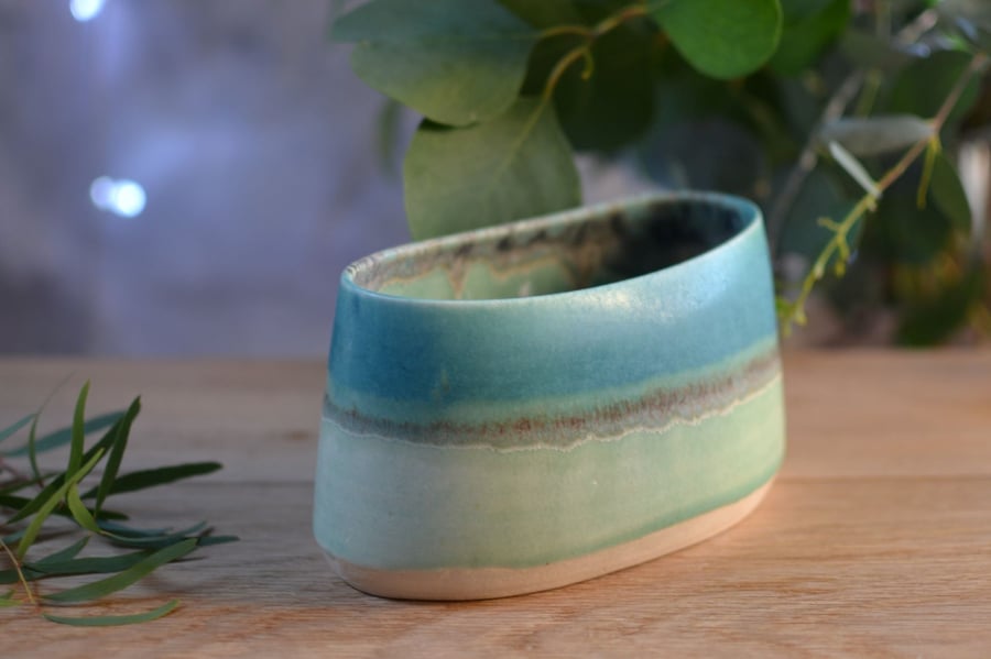 Skyline oval pot - Medium - Beautifully glazed in sea tones
