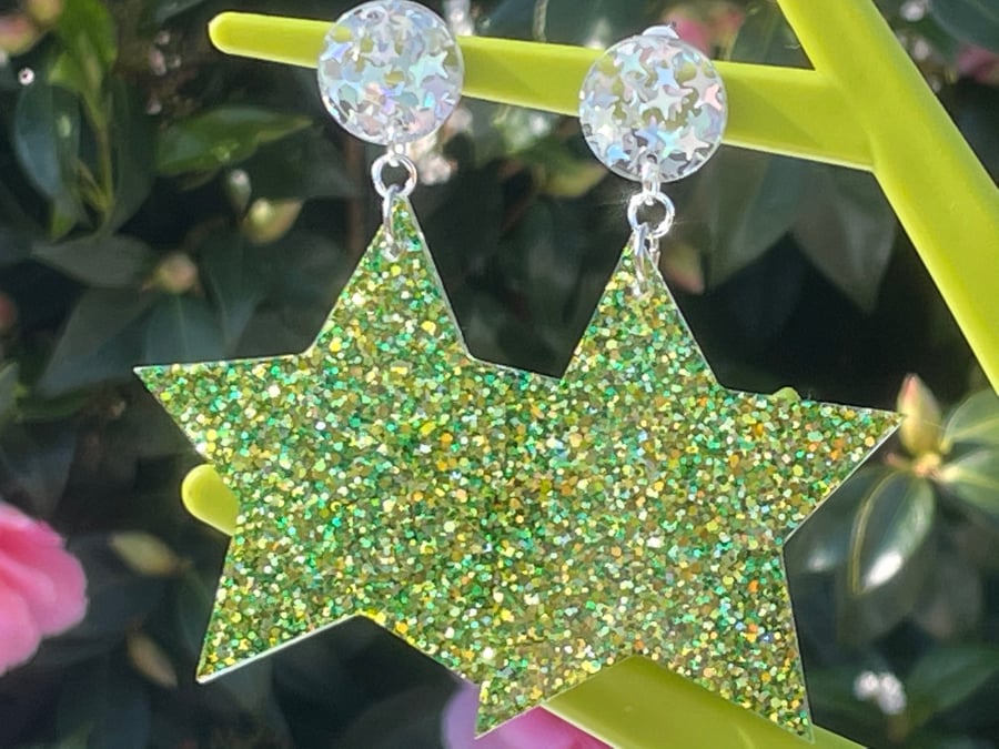 GLITTER RESIN STAR EARRINGS disco holograph green cute 