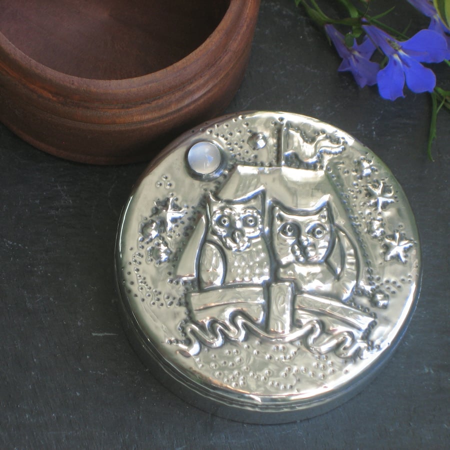 The Owl and the Pussycat Trinket Box in Pewter with Moonstone