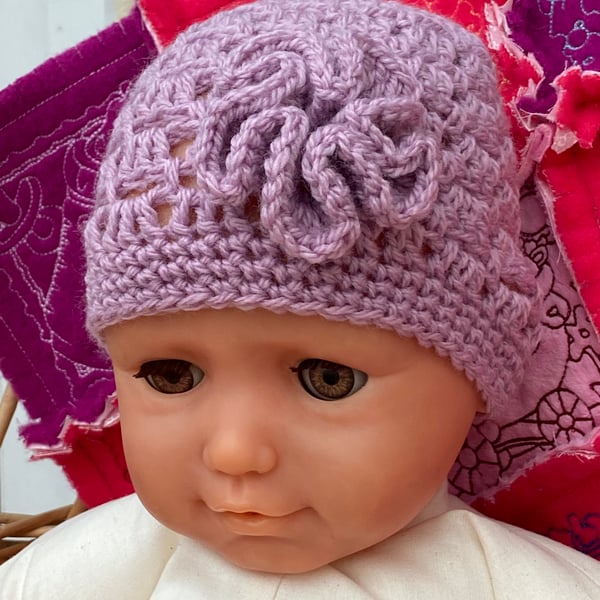 Light and Airy Pull-on Hat for Babies or Dolls.
