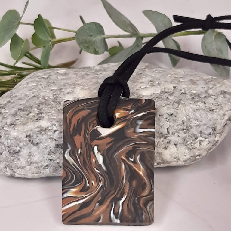 Rectangular pendant in brown, black and white 