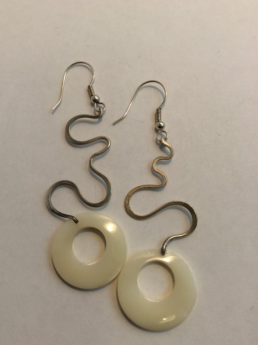 Sterling silver wire earrings with Mother of Pearl stone