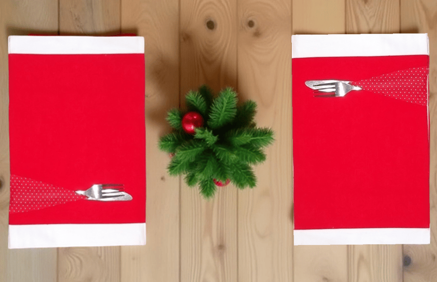 Pair Table place mats with cutlery pocket Red & White Xmas 