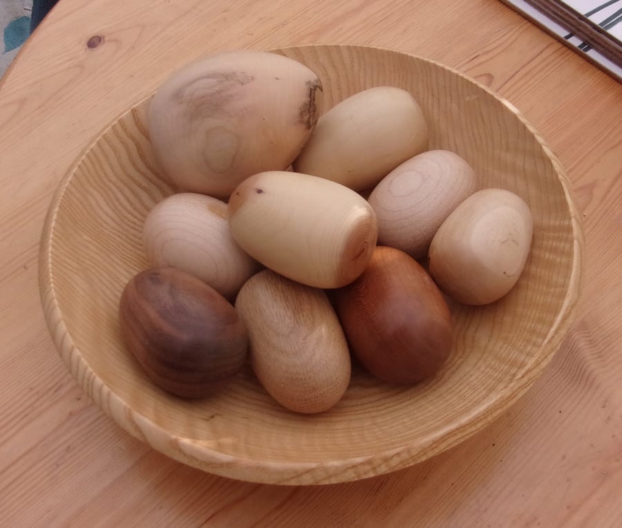 Ash bowl and a selection of wooden eggs