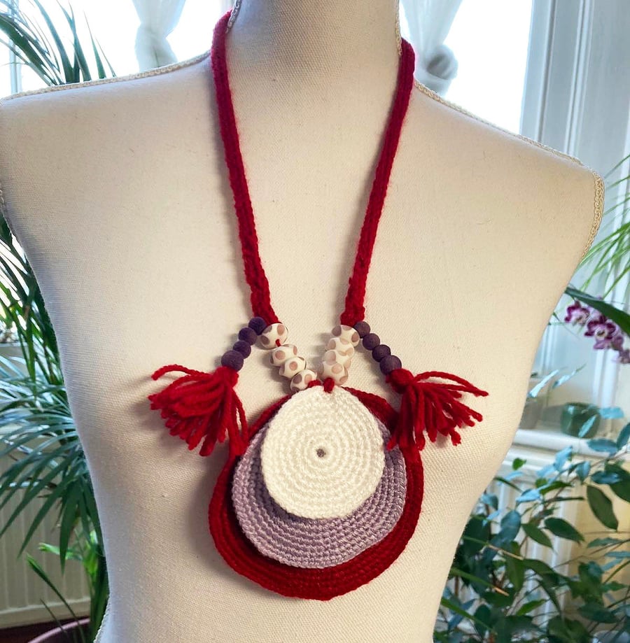 White-red-lilac hand crochet everyday beaded round shape necklace