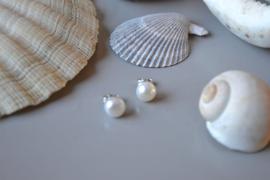 white pearl stud earrings. fresh water pearls. wedding. bridesmaid gift. bride. 