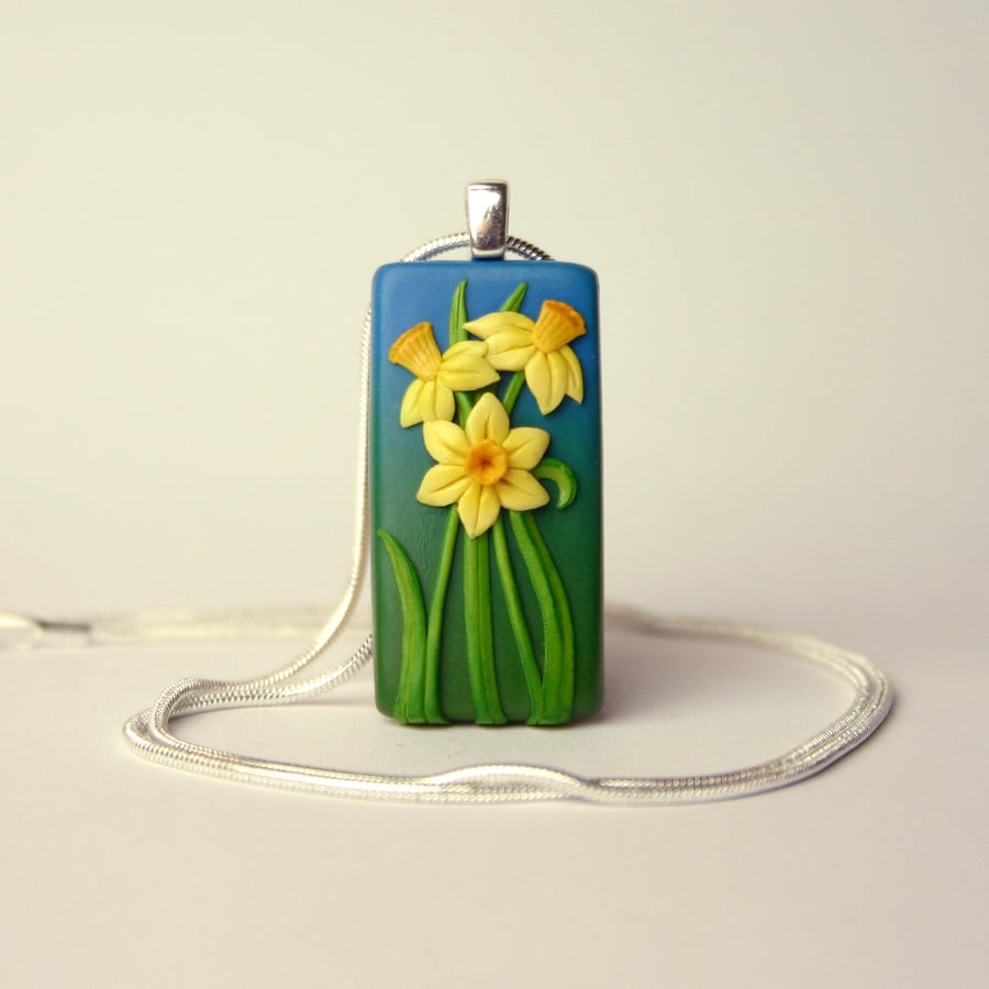 Daffodil necklace, rectangular