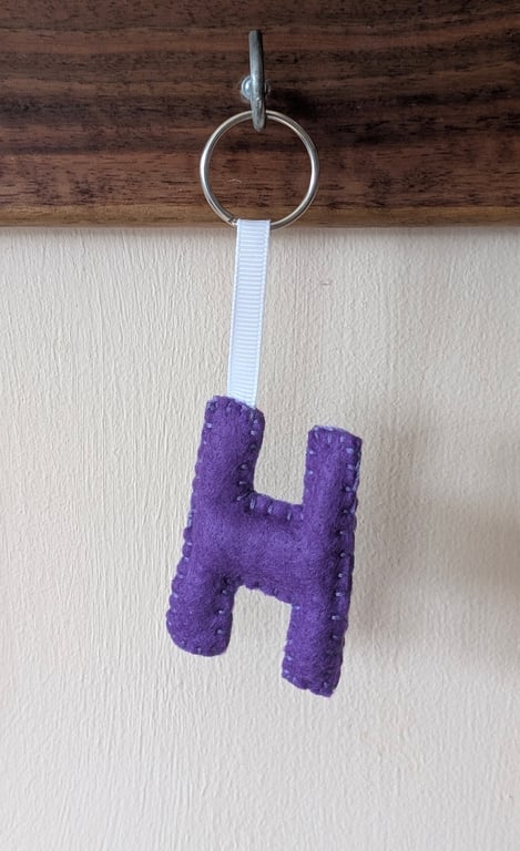 Handmade felt alphabet letter keyring H