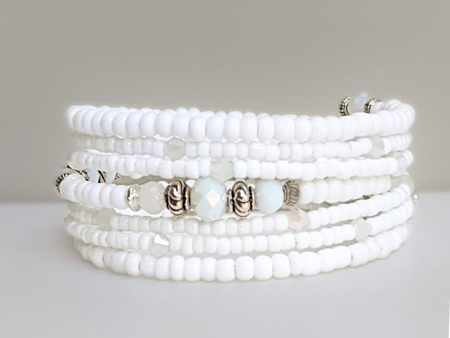 Memory Wire Seed Beaded Bracelet in White and Silver, Summer Bracelet