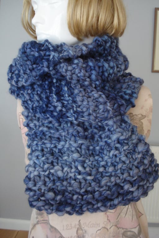 Shades Of Blue Scarf Wrap Wool And Acrylic Yarn Super Chunky (A71)