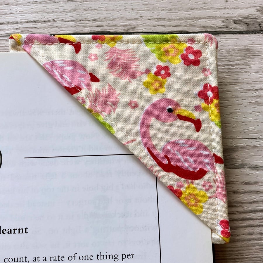 Corner bookmark. Cotton fabric. Flamingos
