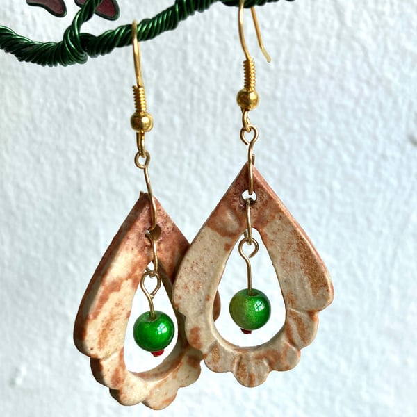 Green bead ceramic earrings 