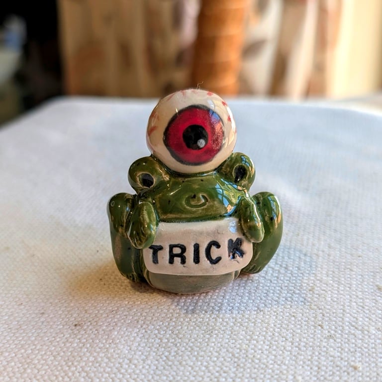 Ceramic Eyeball Frog
