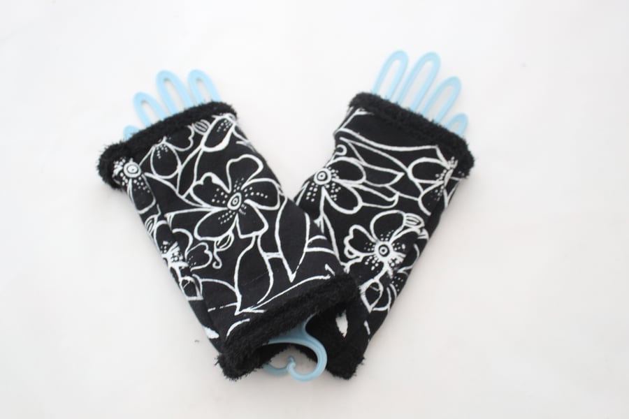fingerless gloves,Black and white floral hand print gloves, hand warmers,