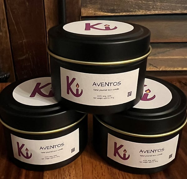 Aventos scented soy candle in a black tin