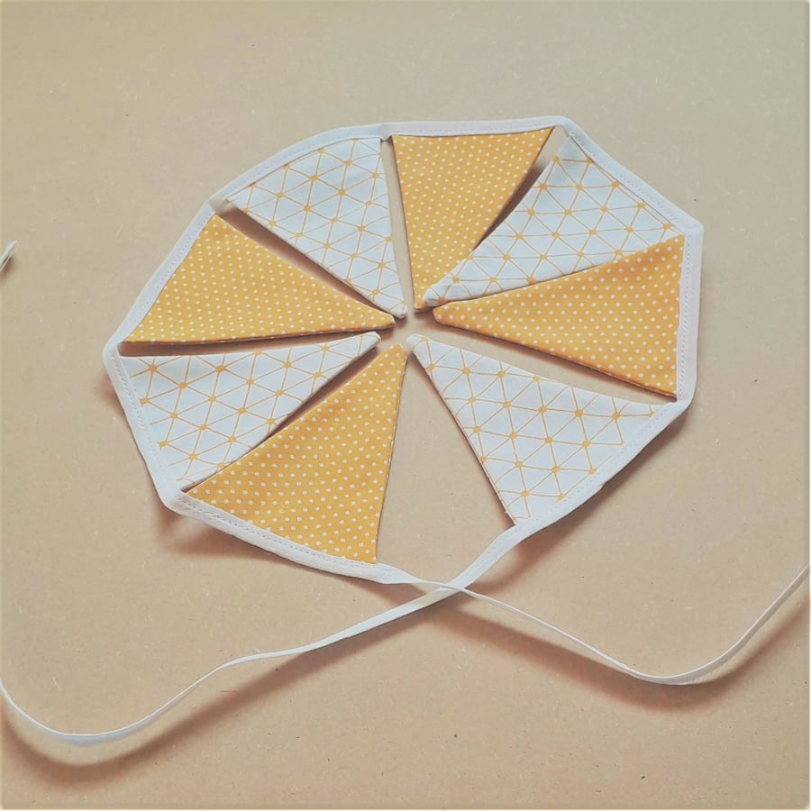 Gold and White Miniature Bunting – 8 Flags