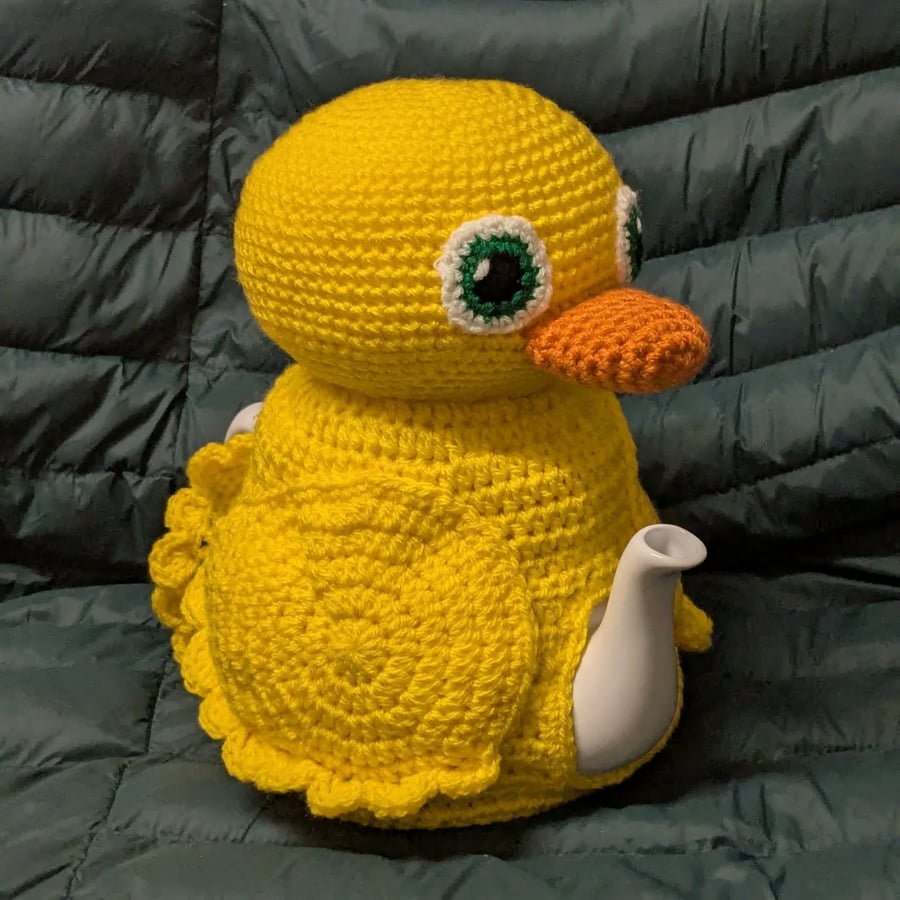 Handmade Duck Tea Cosy to fit a medium sized 4-6 cup teapot 