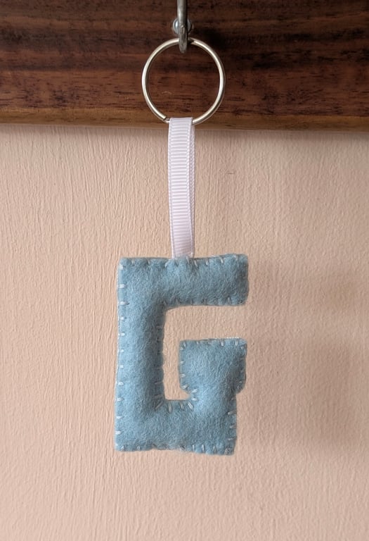 Handmade felt alphabet letter keyring G