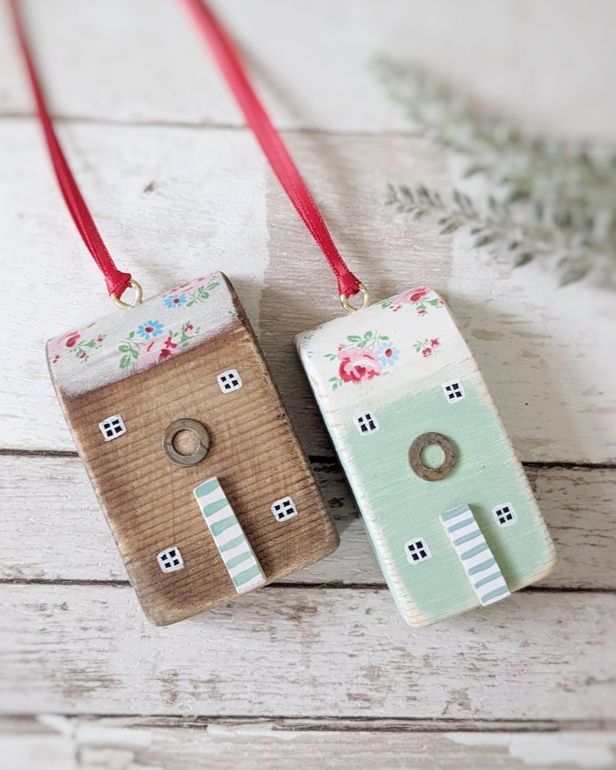 Set of 2 Wooden Floral House Hanging Decorations