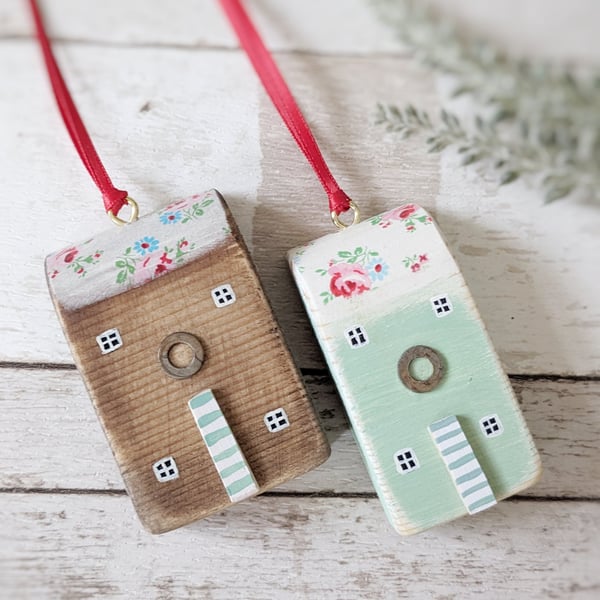 Set of 2 Wooden Floral House Hanging Decorations