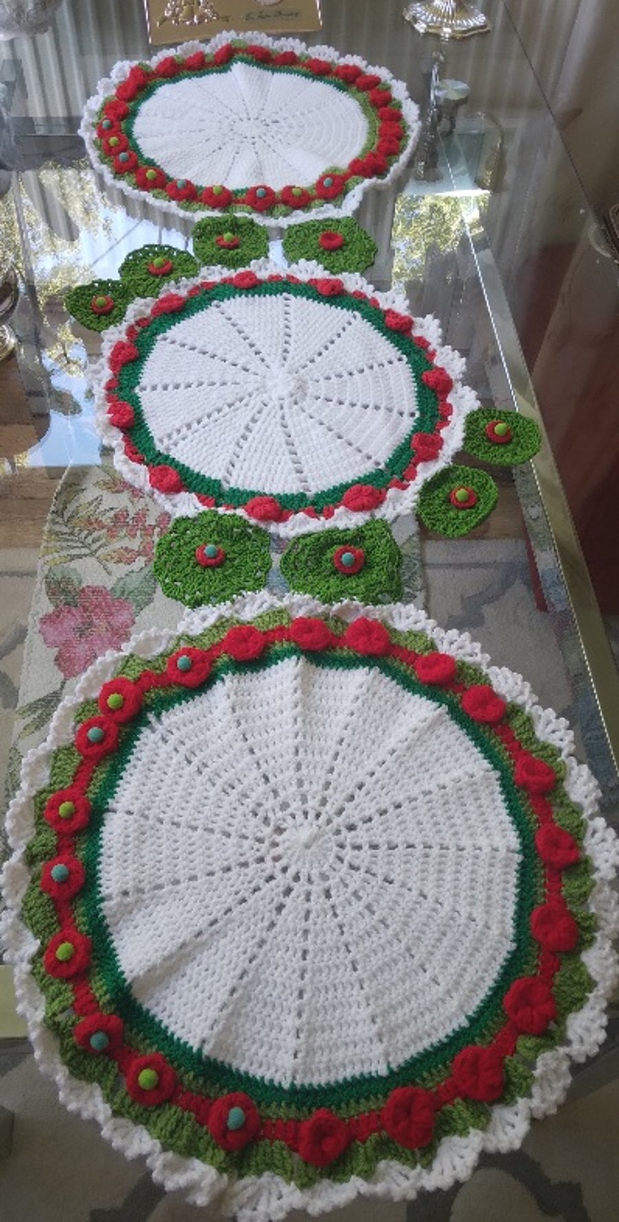 table serving crochet handmade 